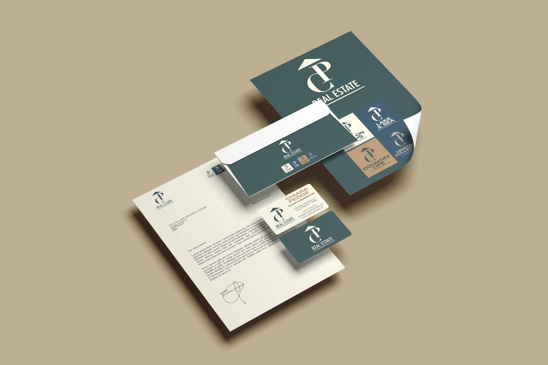 mockup di volantini buste e biglietti cp real estate